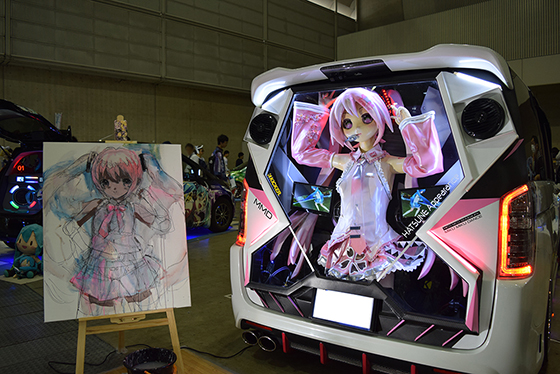 画像:桜ミク痛車